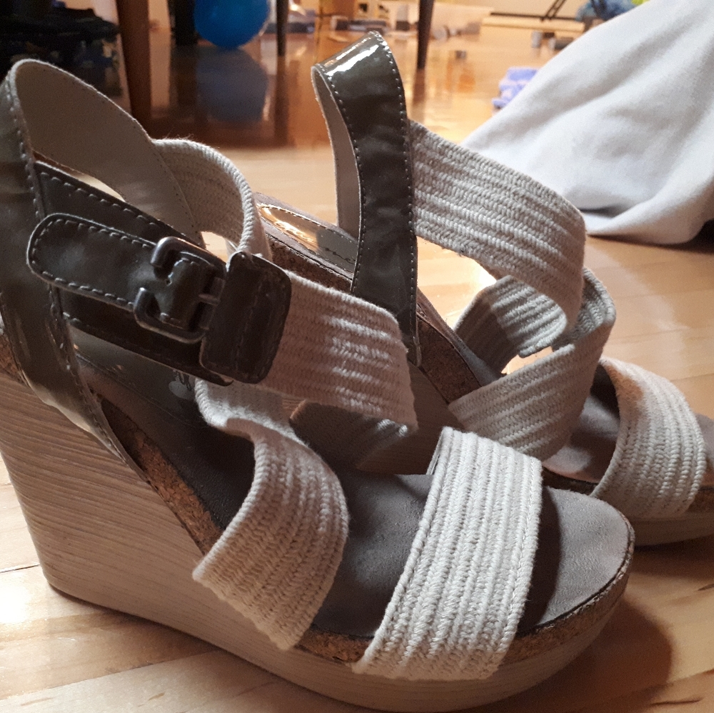 Platform sandals